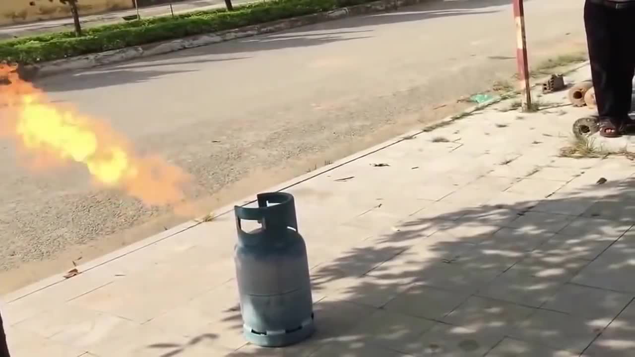 Công an hướng dẫn cách xử lý Bình Gas bị bốc cháy
