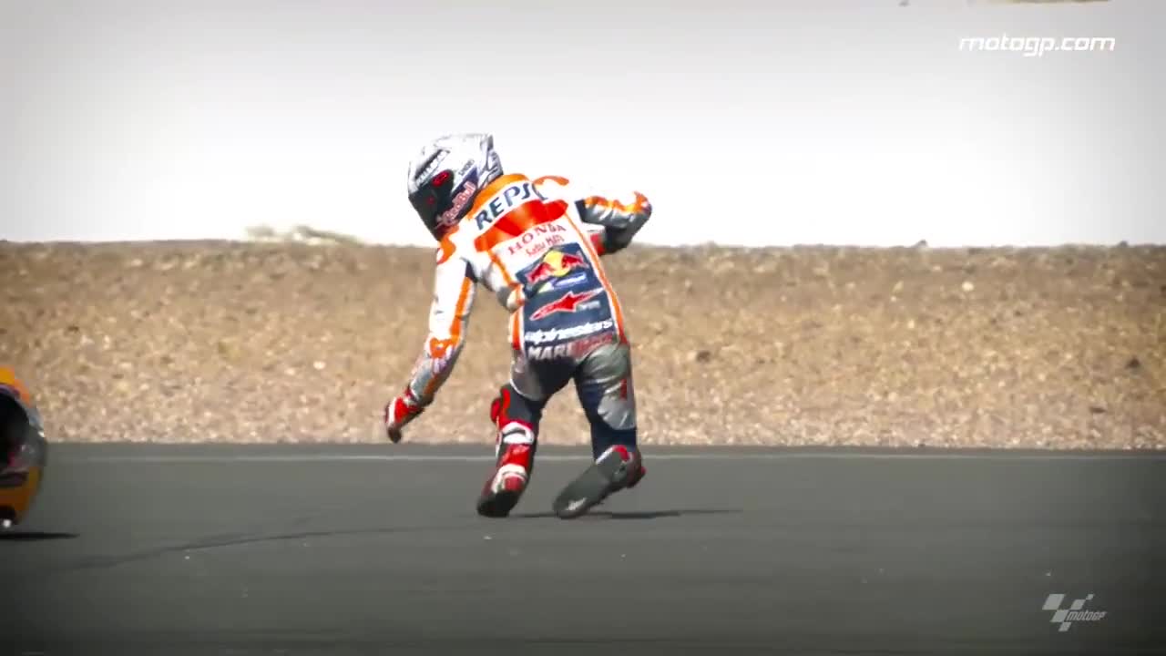 Những cú ngã xe kinh hoàng trên đường đua moto GP 2017