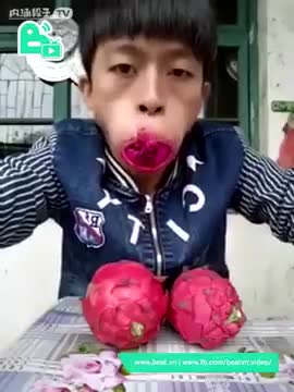 Thánh ăn nuốt trọn quả thanh long