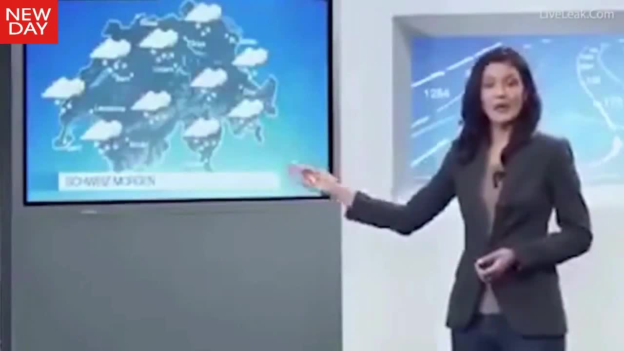 Phát thanh viên Thụy Sĩ ngã sõng soài trên truyền hình