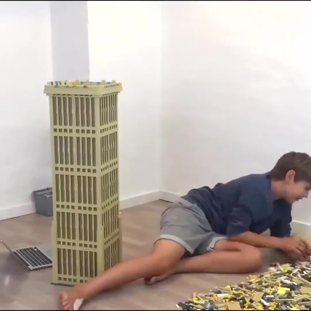 Cậu bé này thật kiên trì