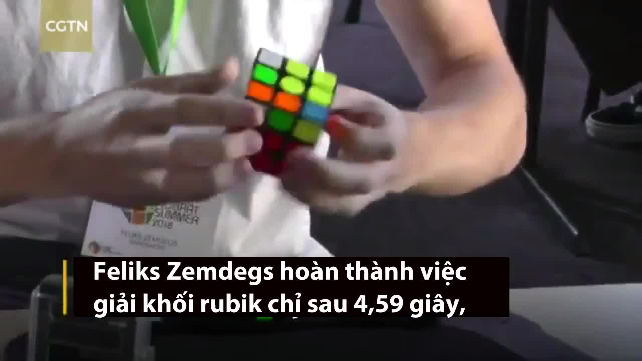 Thanh niên Australia giải khối rubik trong chưa đầy 5 giây