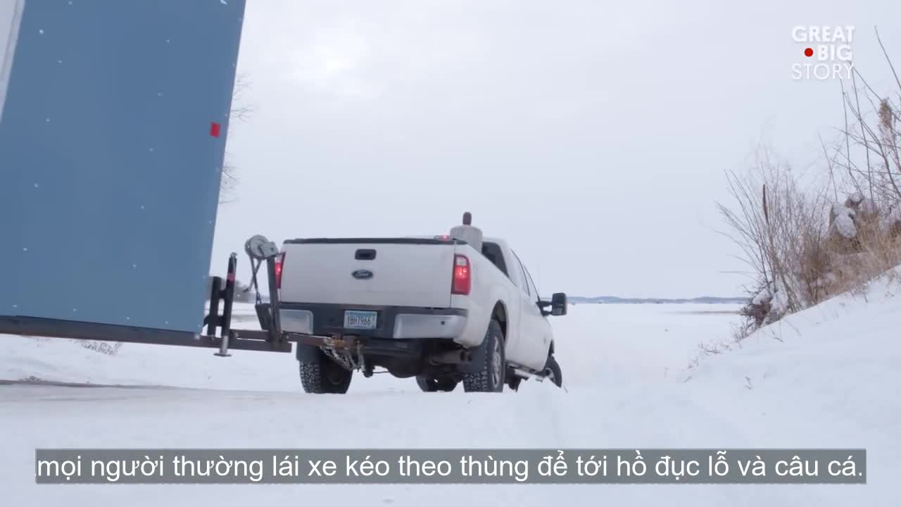 Quán bar nằm giữa hồ nước đóng băng ở Mỹ