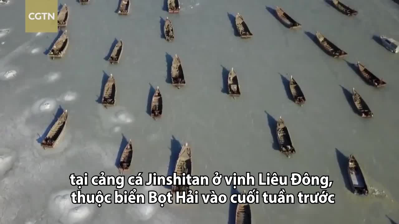 Gần một nghìn thuyền đánh cá kẹt cứng trong băng ở Trung Quốc