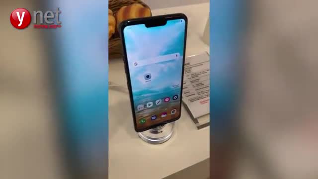 Ngắm tai thỏ của iPhone X trên LG G7