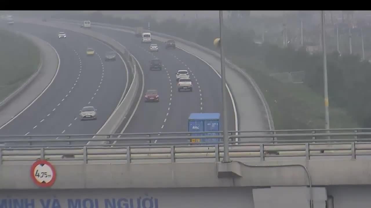 xe ô tô đi ngược chiều trên cao tốc Hà nội hải phòng