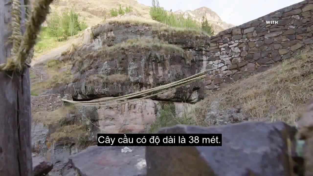 Cây cầu cỏ cuối cùng bện bằng tay của người Peru