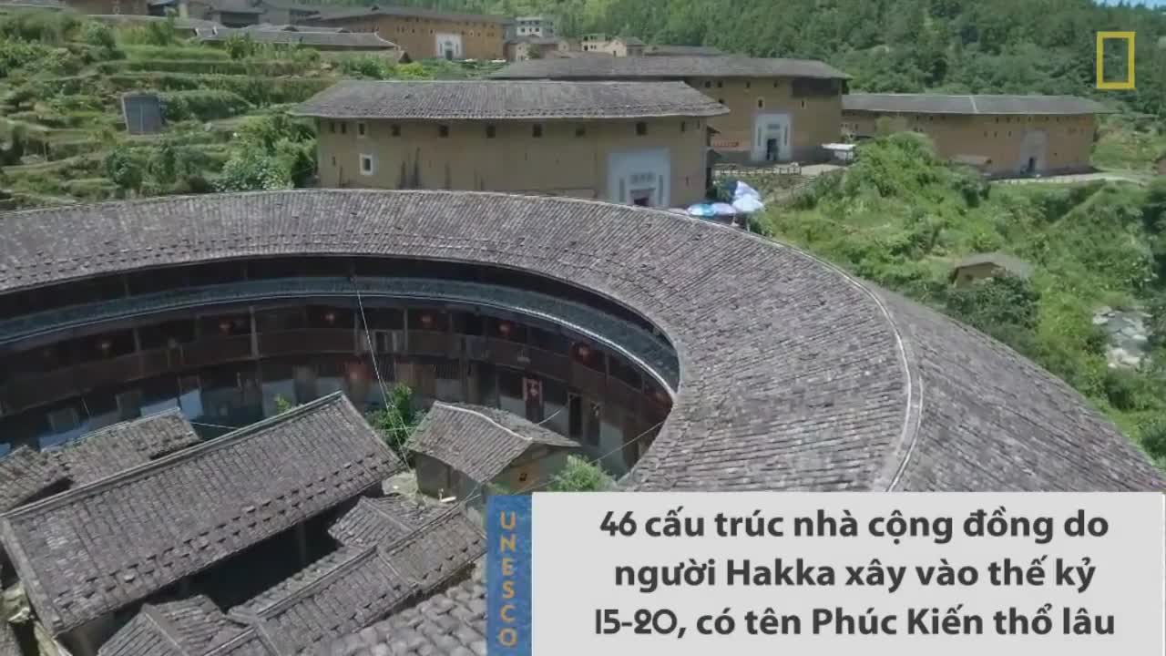 Những ngôi nhà tầng bằng đất nện hàng trăm tuổi ở Trung Quốc
