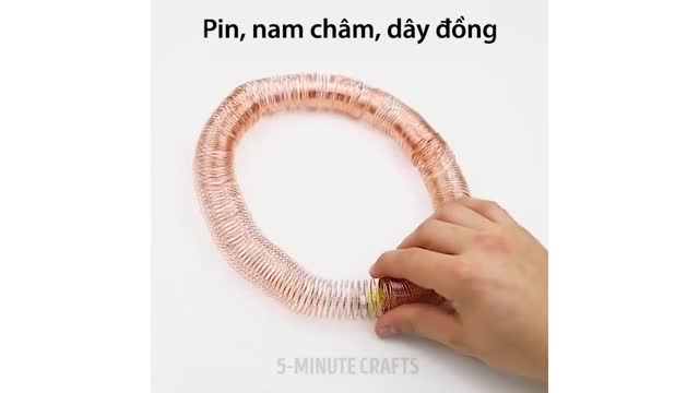 Thí nghiệm vui với nam châm và pin