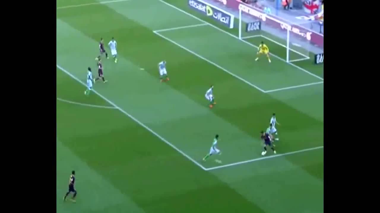 Alexis Sanchez đi bóng kỹ thuật trong vòng vây của 4 cầu thủ Betis