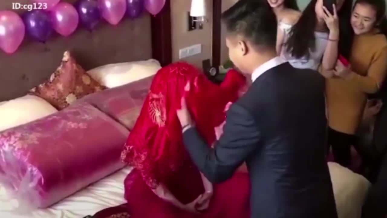 Chú rể thót tim khi thấy mặt cô dâu trong ngày cưới