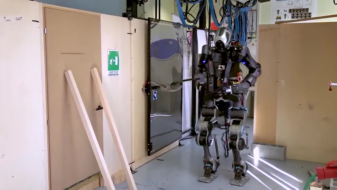 Robot chữa cháy mới được đưa vào thử nghiệm