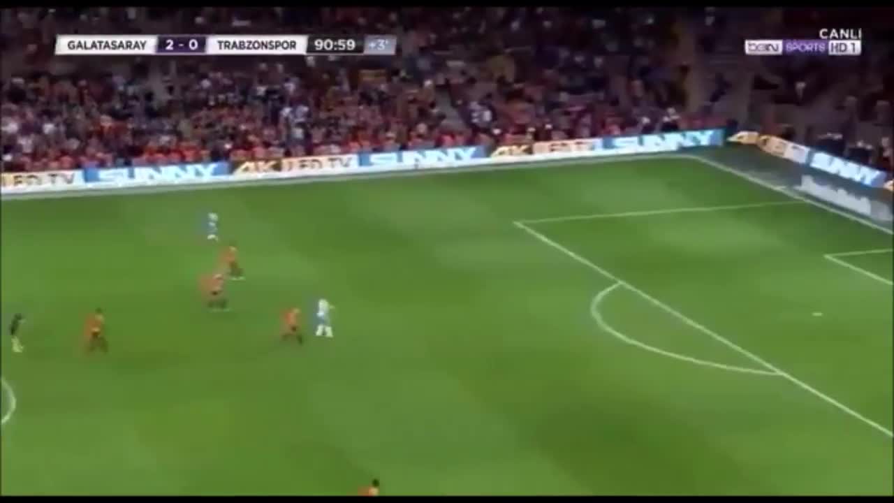 Siêu phẩm đá phạt của Juraj Kucka