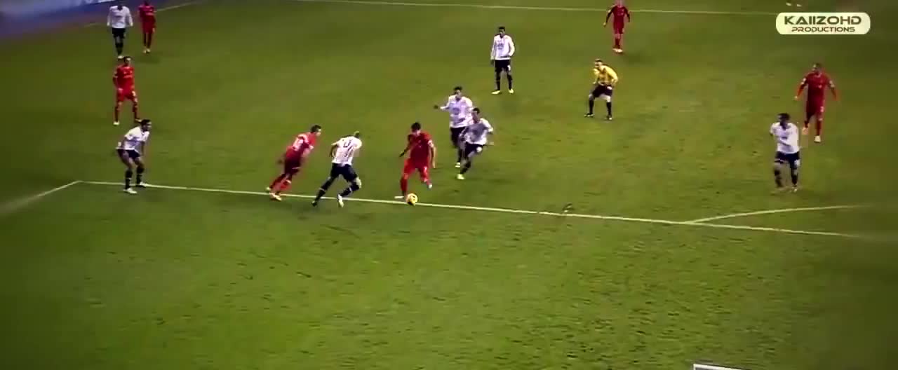 Luis Suarez và những pha xử lí kĩ thuật ngoạn mục