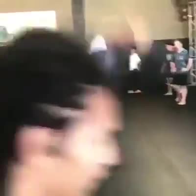 Qúa khỏe và quá điêu luyện