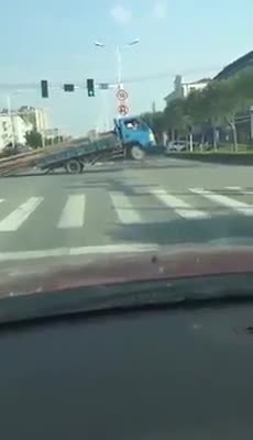 Hóa ra ô tô bốc đầu là có thật!!!