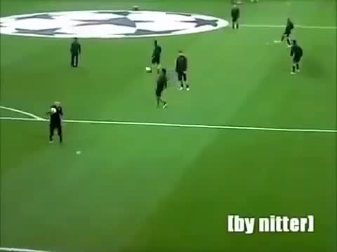 Ronaldinho biểu diễn kỹ thuật Freestyle