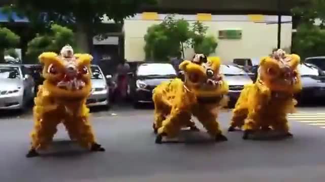 Lân nhảy Gangnam Style
