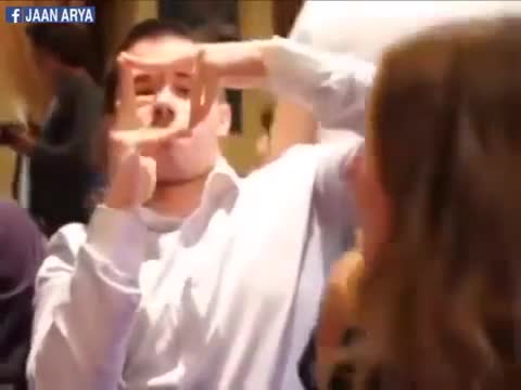Nghệ thuật múa từ hai bàn tay