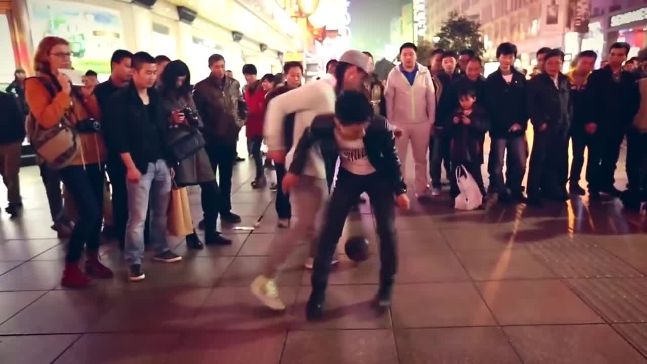 Vua bóng đá đường phố Sean Garnier in Chinna