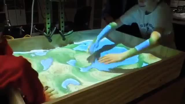 Trình diễn ánh sáng trên cát
