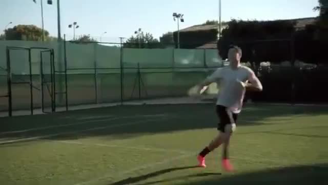 Dùng chân chơi tennis Ronaldo vẫn hạ gục Nadal