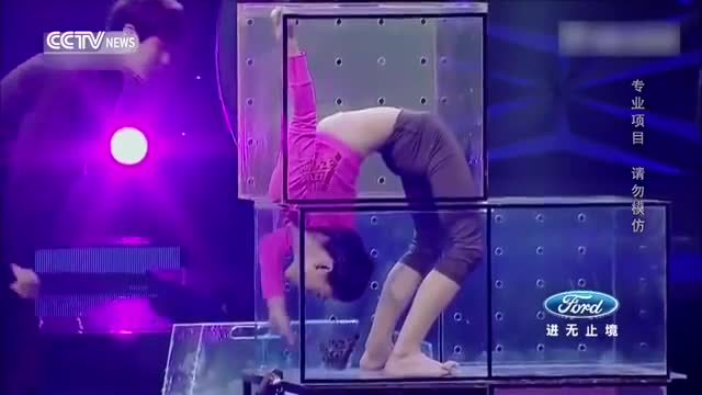 Cô gái có bộ xương dẻo nhất thế giới