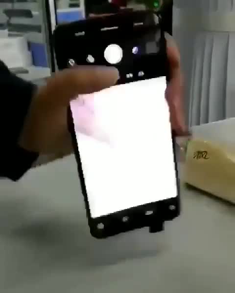 Thử nghiệm khả năng chịu va đập của camera trước Vivo NEX
