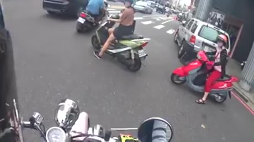Ga lăng không đúng lúc