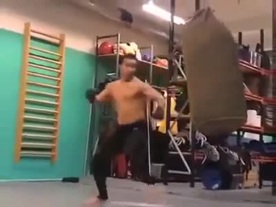 Đã mắt với những cú đá Taekwondo đậm chất 'điện ảnh'