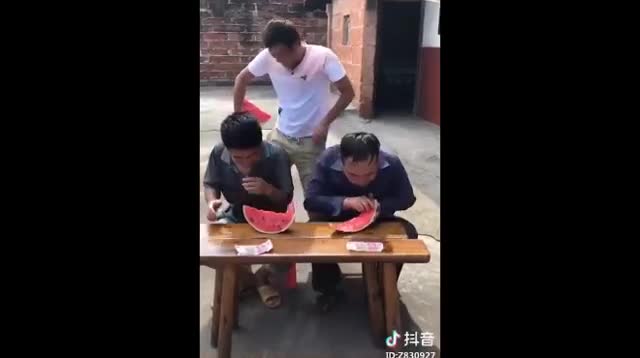 Pha gian lận trong thi ăn khiến dân tình không thể ngưng cười