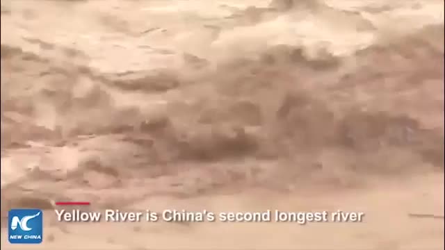 Mở đập xả lũ ở Trung Quốc