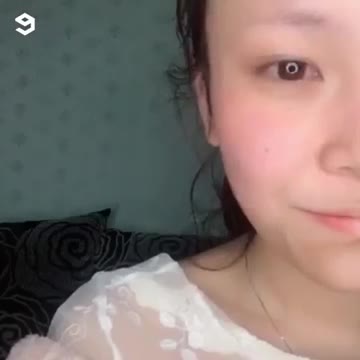 Cô gái biến hóa thành nhiều ngôi sao nổi tiếng sau vài phút 'múa cọ'