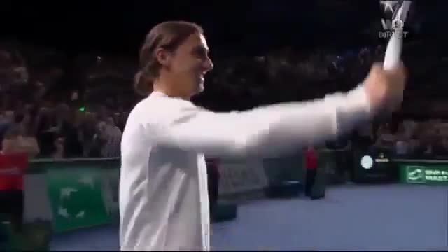 Ibrahimovic so tài đánh bóng với sao tennis