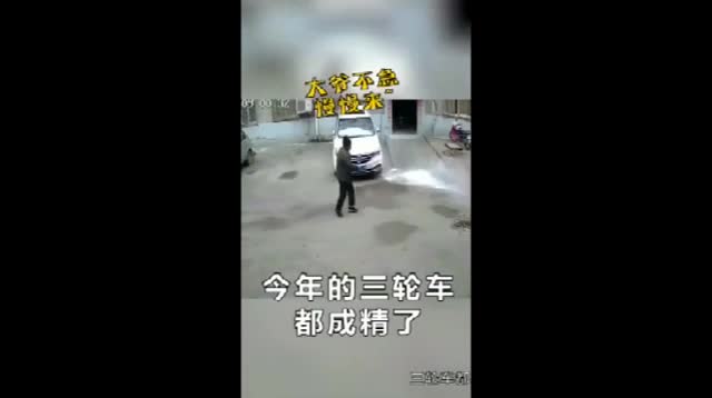 Chán cảnh phục vụ con người, xe cộ đua nhau “nổi loạn“