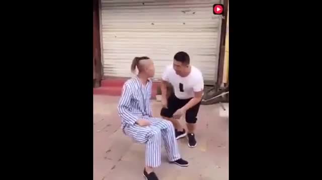 Những màn ảo thuật đường phố “lầy lội“ nhất hành tinh