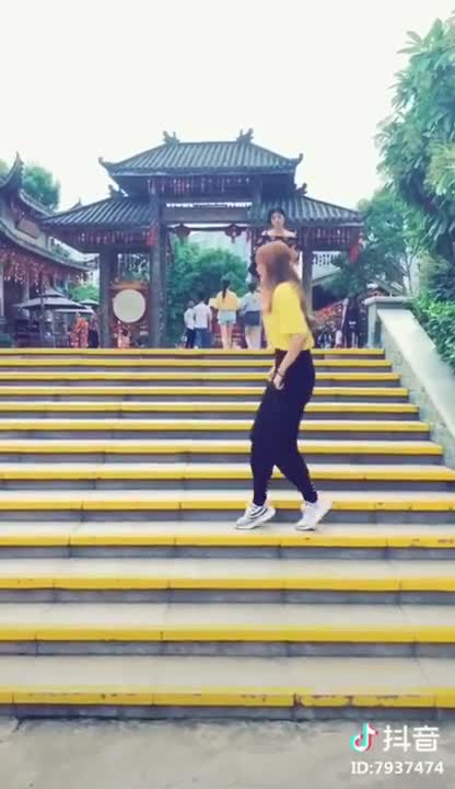 Leo cầu thang cũng là cả một nghệ thuật