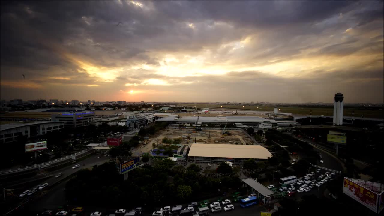Gió thổi mây bay