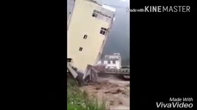Động đất kinh hoàng được camera ghi lại thật khủng khiếp