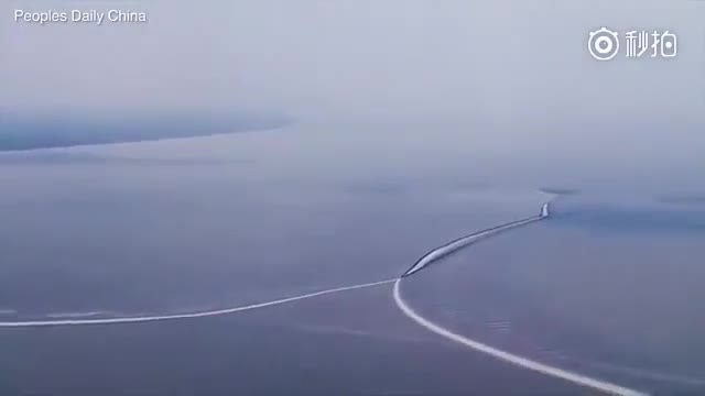 Sóng "thủy quái" trên sông Trung Quốc