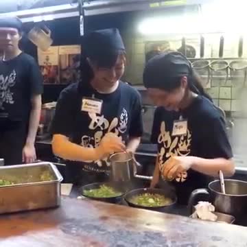 Món 'mì bùng nổ' gây sốt ở Nhật