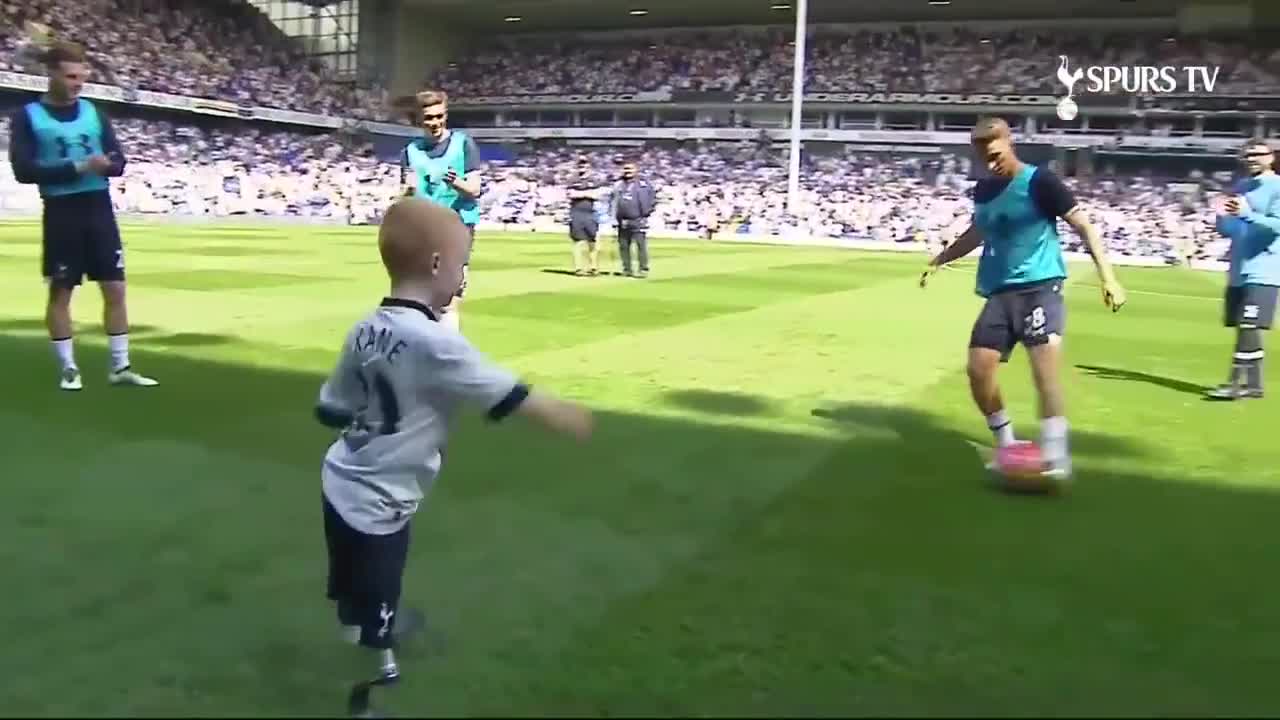 Cậu bé không chân, cụt tay đá bóng tại SVĐ Tottenham