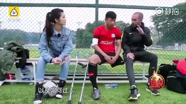 Cầu thủ mất một chân ghi bàn gây sốt tại Trung Quốc