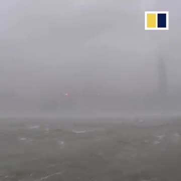 Kinh hãi sóng, gió quật đổ nhiều tòa nhà HongKong do bão Mangthut