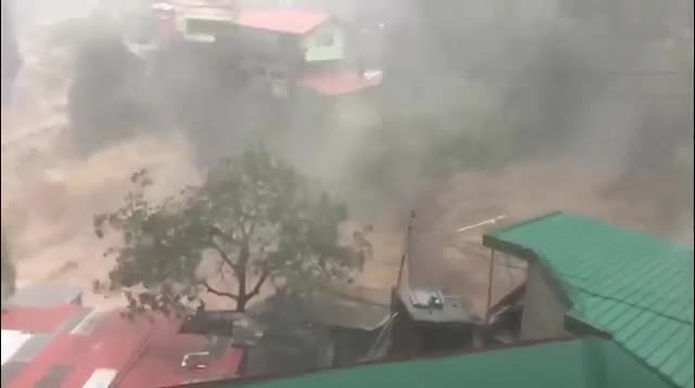 Những hình ảnh không thể sợ hơn khi “quái vật“ Mangkhut càn quét Philippines