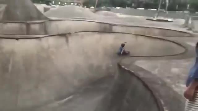 Siêu nhí trượt ván điêu luyện