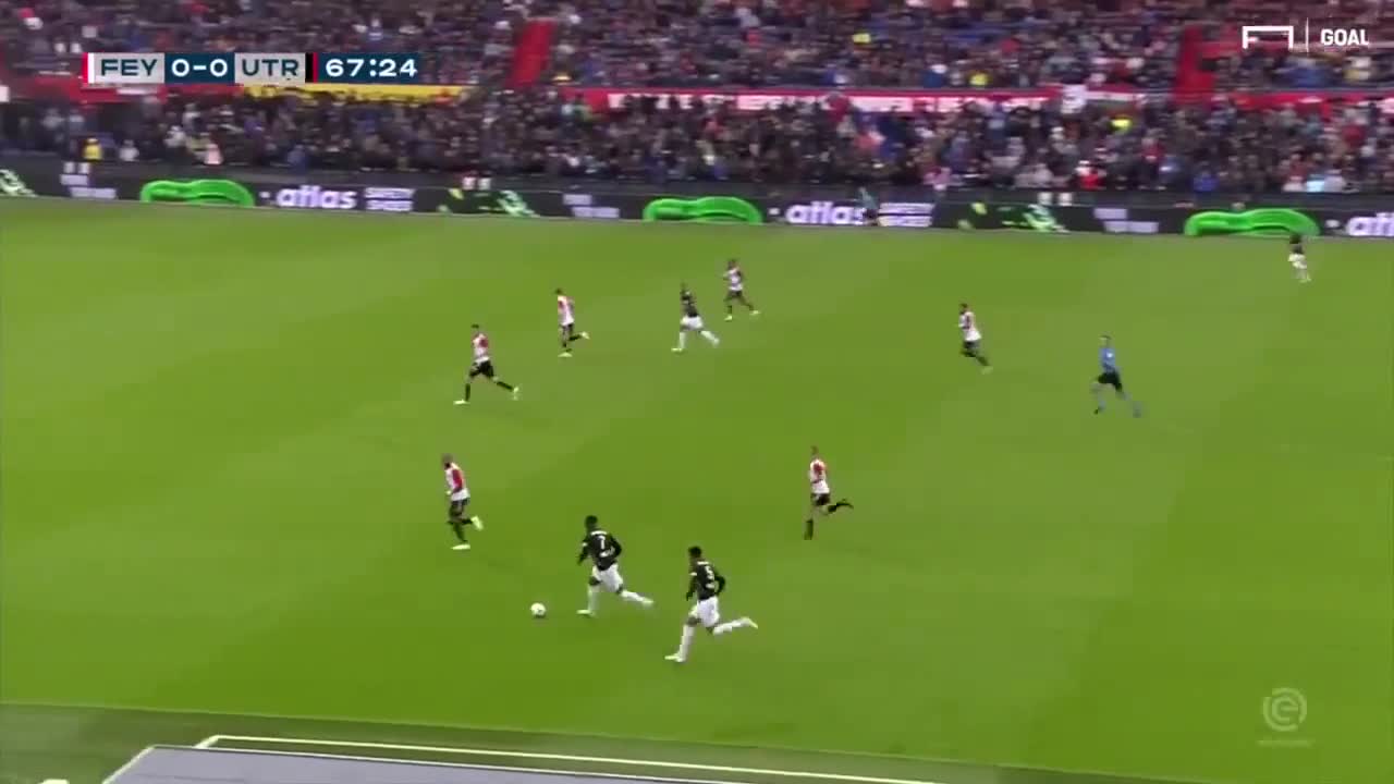 Màn ăn vạ thô thiển đi vào lịch sử của cầu thủ Feyenoord ở giải Hà Lan
