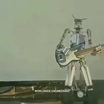 Robot chơi nhạc cụ và đầu còn lắc lư theo nhạc