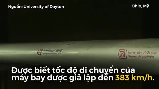 Cánh máy bay bị drone tông thủng ở tốc độ 383 km h