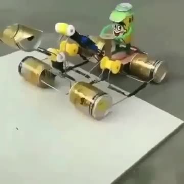 Thích thú xe lon tự hành độc đáo